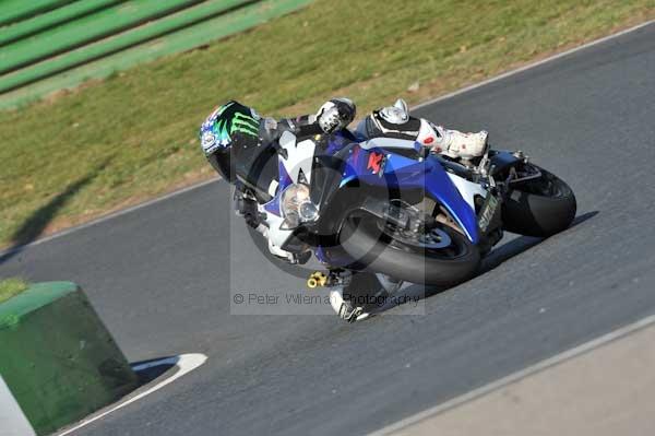 Mallory park Leicestershire;Mallory park photographs;Motorcycle action photographs;event digital images;eventdigitalimages;mallory park;no limits trackday;peter wileman photography;trackday;trackday digital images;trackday photos