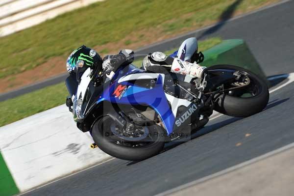 Mallory park Leicestershire;Mallory park photographs;Motorcycle action photographs;event digital images;eventdigitalimages;mallory park;no limits trackday;peter wileman photography;trackday;trackday digital images;trackday photos