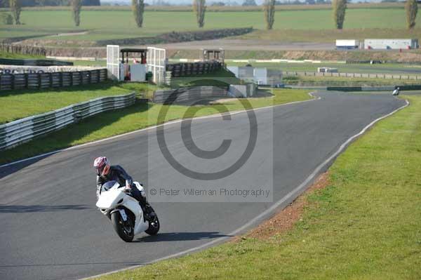 Mallory park Leicestershire;Mallory park photographs;Motorcycle action photographs;event digital images;eventdigitalimages;mallory park;no limits trackday;peter wileman photography;trackday;trackday digital images;trackday photos