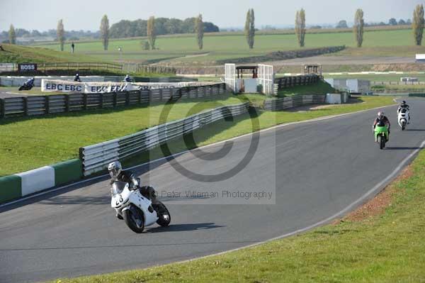 Mallory park Leicestershire;Mallory park photographs;Motorcycle action photographs;event digital images;eventdigitalimages;mallory park;no limits trackday;peter wileman photography;trackday;trackday digital images;trackday photos