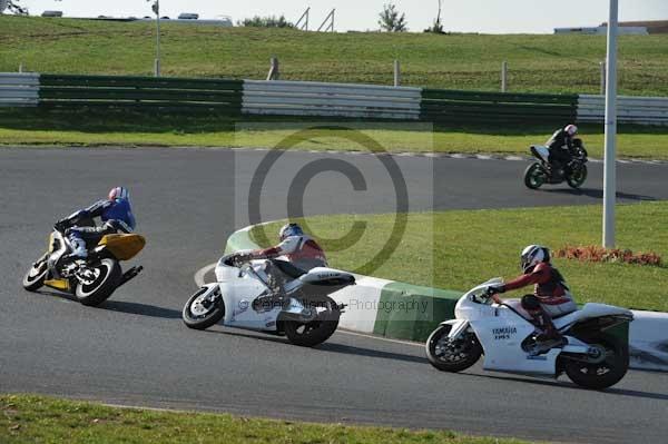 Mallory park Leicestershire;Mallory park photographs;Motorcycle action photographs;event digital images;eventdigitalimages;mallory park;no limits trackday;peter wileman photography;trackday;trackday digital images;trackday photos
