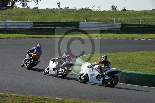Mallory park Leicestershire;Mallory park photographs;Motorcycle action photographs;event digital images;eventdigitalimages;mallory park;no limits trackday;peter wileman photography;trackday;trackday digital images;trackday photos