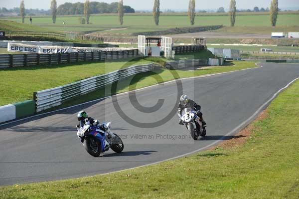 Mallory park Leicestershire;Mallory park photographs;Motorcycle action photographs;event digital images;eventdigitalimages;mallory park;no limits trackday;peter wileman photography;trackday;trackday digital images;trackday photos