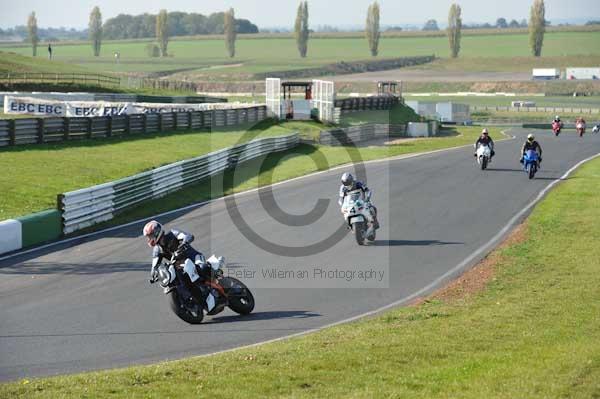 Mallory park Leicestershire;Mallory park photographs;Motorcycle action photographs;event digital images;eventdigitalimages;mallory park;no limits trackday;peter wileman photography;trackday;trackday digital images;trackday photos