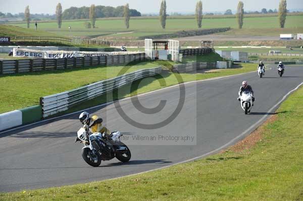 Mallory park Leicestershire;Mallory park photographs;Motorcycle action photographs;event digital images;eventdigitalimages;mallory park;no limits trackday;peter wileman photography;trackday;trackday digital images;trackday photos