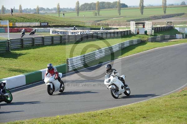 Mallory park Leicestershire;Mallory park photographs;Motorcycle action photographs;event digital images;eventdigitalimages;mallory park;no limits trackday;peter wileman photography;trackday;trackday digital images;trackday photos