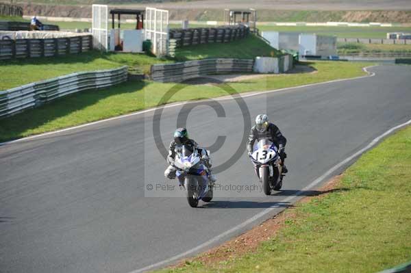 Mallory park Leicestershire;Mallory park photographs;Motorcycle action photographs;event digital images;eventdigitalimages;mallory park;no limits trackday;peter wileman photography;trackday;trackday digital images;trackday photos