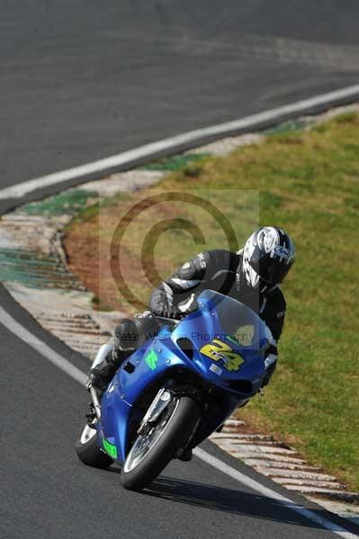 Mallory park Leicestershire;Mallory park photographs;Motorcycle action photographs;event digital images;eventdigitalimages;mallory park;no limits trackday;peter wileman photography;trackday;trackday digital images;trackday photos