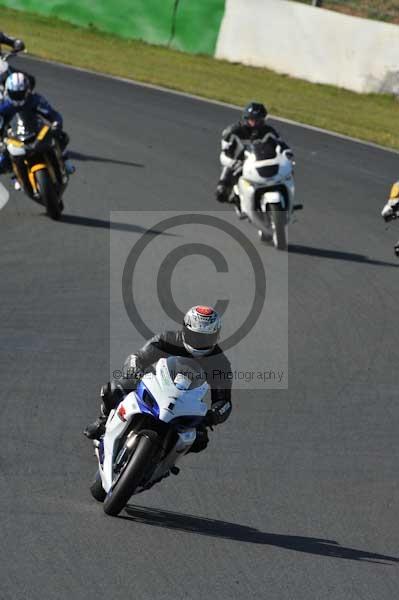 Mallory park Leicestershire;Mallory park photographs;Motorcycle action photographs;event digital images;eventdigitalimages;mallory park;no limits trackday;peter wileman photography;trackday;trackday digital images;trackday photos