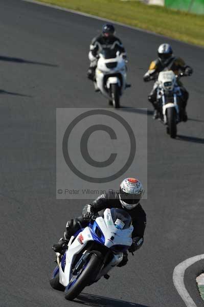 Mallory park Leicestershire;Mallory park photographs;Motorcycle action photographs;event digital images;eventdigitalimages;mallory park;no limits trackday;peter wileman photography;trackday;trackday digital images;trackday photos
