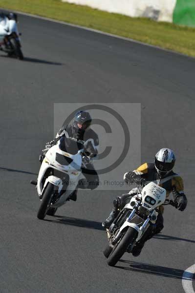 Mallory park Leicestershire;Mallory park photographs;Motorcycle action photographs;event digital images;eventdigitalimages;mallory park;no limits trackday;peter wileman photography;trackday;trackday digital images;trackday photos