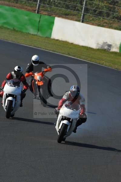 Mallory park Leicestershire;Mallory park photographs;Motorcycle action photographs;event digital images;eventdigitalimages;mallory park;no limits trackday;peter wileman photography;trackday;trackday digital images;trackday photos