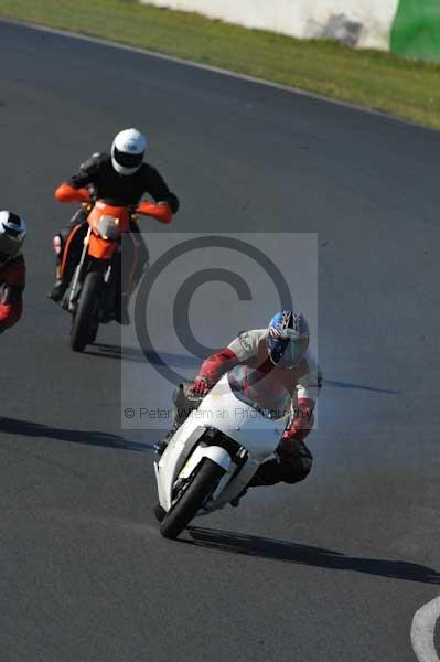 Mallory park Leicestershire;Mallory park photographs;Motorcycle action photographs;event digital images;eventdigitalimages;mallory park;no limits trackday;peter wileman photography;trackday;trackday digital images;trackday photos