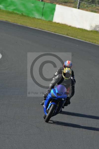 Mallory park Leicestershire;Mallory park photographs;Motorcycle action photographs;event digital images;eventdigitalimages;mallory park;no limits trackday;peter wileman photography;trackday;trackday digital images;trackday photos