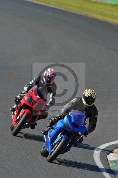 Mallory park Leicestershire;Mallory park photographs;Motorcycle action photographs;event digital images;eventdigitalimages;mallory park;no limits trackday;peter wileman photography;trackday;trackday digital images;trackday photos