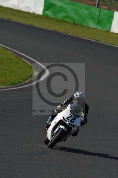Mallory park Leicestershire;Mallory park photographs;Motorcycle action photographs;event digital images;eventdigitalimages;mallory park;no limits trackday;peter wileman photography;trackday;trackday digital images;trackday photos