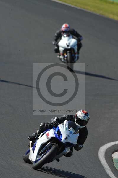 Mallory park Leicestershire;Mallory park photographs;Motorcycle action photographs;event digital images;eventdigitalimages;mallory park;no limits trackday;peter wileman photography;trackday;trackday digital images;trackday photos