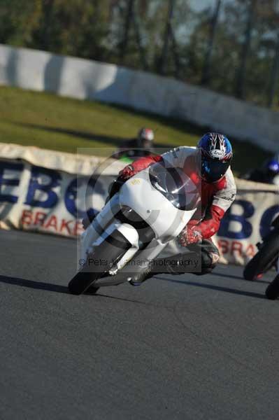Mallory park Leicestershire;Mallory park photographs;Motorcycle action photographs;event digital images;eventdigitalimages;mallory park;no limits trackday;peter wileman photography;trackday;trackday digital images;trackday photos
