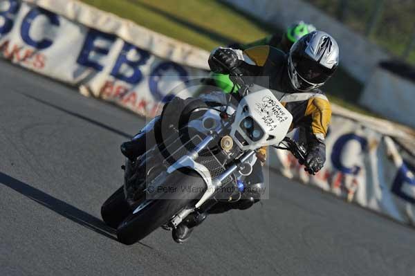 Mallory park Leicestershire;Mallory park photographs;Motorcycle action photographs;event digital images;eventdigitalimages;mallory park;no limits trackday;peter wileman photography;trackday;trackday digital images;trackday photos
