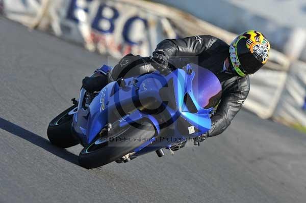 Mallory park Leicestershire;Mallory park photographs;Motorcycle action photographs;event digital images;eventdigitalimages;mallory park;no limits trackday;peter wileman photography;trackday;trackday digital images;trackday photos