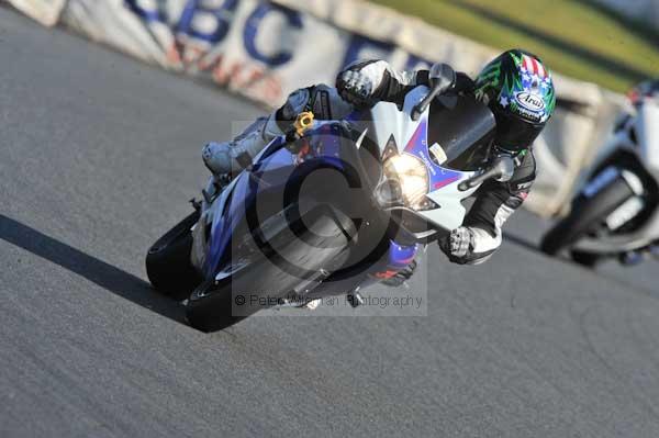 Mallory park Leicestershire;Mallory park photographs;Motorcycle action photographs;event digital images;eventdigitalimages;mallory park;no limits trackday;peter wileman photography;trackday;trackday digital images;trackday photos