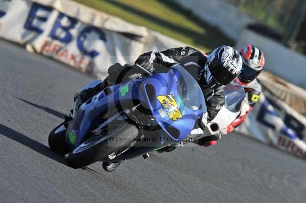 Mallory park Leicestershire;Mallory park photographs;Motorcycle action photographs;event digital images;eventdigitalimages;mallory park;no limits trackday;peter wileman photography;trackday;trackday digital images;trackday photos