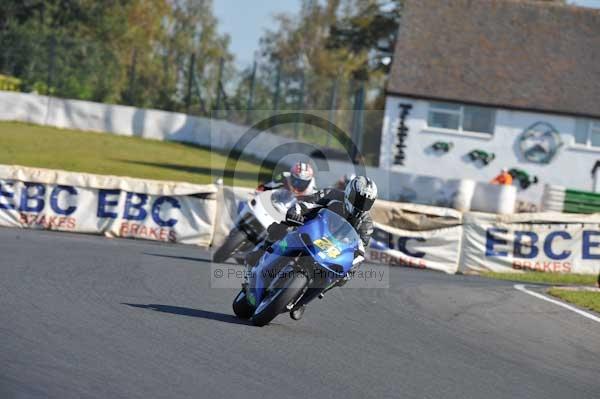 Mallory park Leicestershire;Mallory park photographs;Motorcycle action photographs;event digital images;eventdigitalimages;mallory park;no limits trackday;peter wileman photography;trackday;trackday digital images;trackday photos