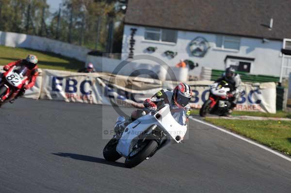 Mallory park Leicestershire;Mallory park photographs;Motorcycle action photographs;event digital images;eventdigitalimages;mallory park;no limits trackday;peter wileman photography;trackday;trackday digital images;trackday photos