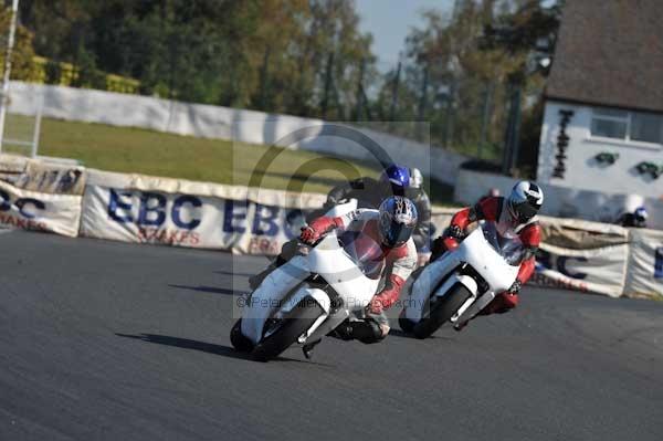 Mallory park Leicestershire;Mallory park photographs;Motorcycle action photographs;event digital images;eventdigitalimages;mallory park;no limits trackday;peter wileman photography;trackday;trackday digital images;trackday photos