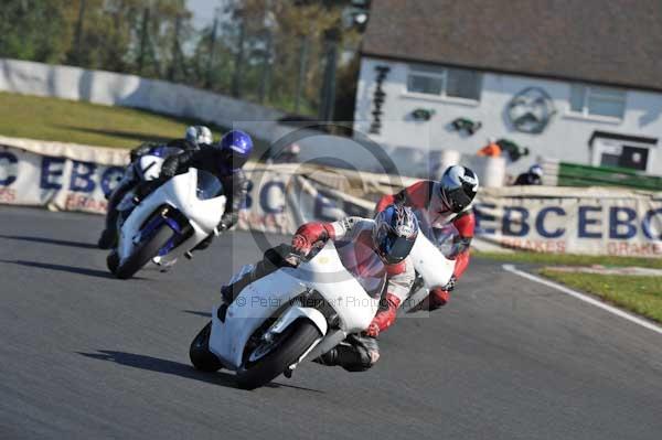 Mallory park Leicestershire;Mallory park photographs;Motorcycle action photographs;event digital images;eventdigitalimages;mallory park;no limits trackday;peter wileman photography;trackday;trackday digital images;trackday photos