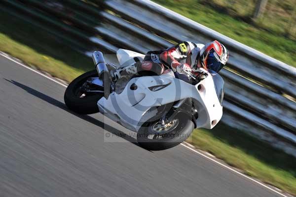 Mallory park Leicestershire;Mallory park photographs;Motorcycle action photographs;event digital images;eventdigitalimages;mallory park;no limits trackday;peter wileman photography;trackday;trackday digital images;trackday photos
