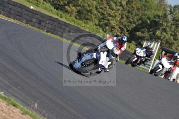Mallory park Leicestershire;Mallory park photographs;Motorcycle action photographs;event digital images;eventdigitalimages;mallory park;no limits trackday;peter wileman photography;trackday;trackday digital images;trackday photos