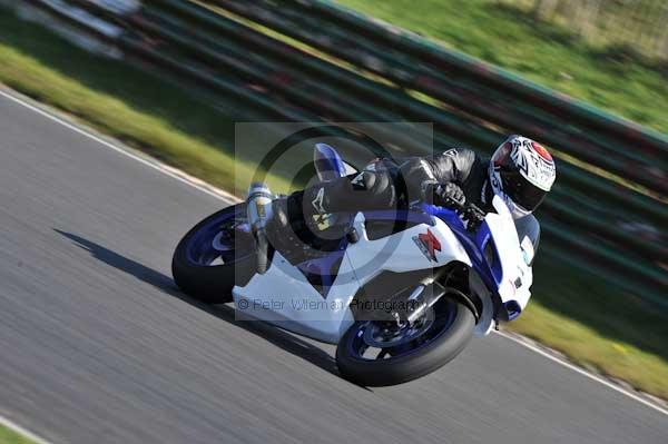 Mallory park Leicestershire;Mallory park photographs;Motorcycle action photographs;event digital images;eventdigitalimages;mallory park;no limits trackday;peter wileman photography;trackday;trackday digital images;trackday photos