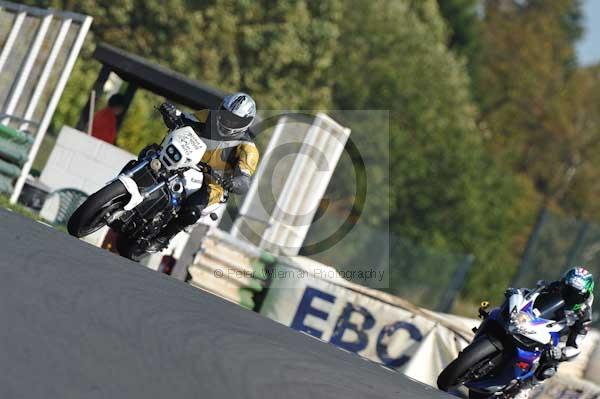 Mallory park Leicestershire;Mallory park photographs;Motorcycle action photographs;event digital images;eventdigitalimages;mallory park;no limits trackday;peter wileman photography;trackday;trackday digital images;trackday photos