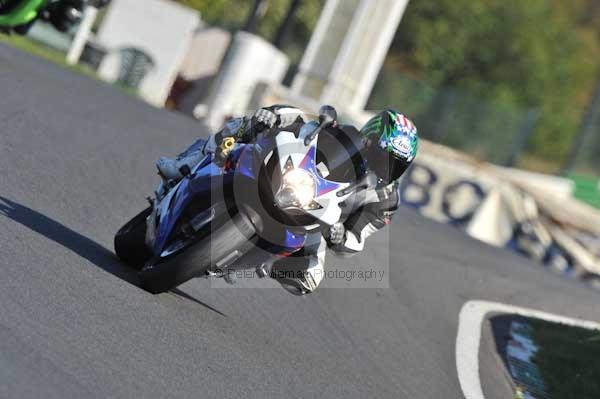 Mallory park Leicestershire;Mallory park photographs;Motorcycle action photographs;event digital images;eventdigitalimages;mallory park;no limits trackday;peter wileman photography;trackday;trackday digital images;trackday photos