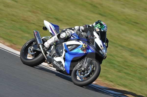 Mallory park Leicestershire;Mallory park photographs;Motorcycle action photographs;event digital images;eventdigitalimages;mallory park;no limits trackday;peter wileman photography;trackday;trackday digital images;trackday photos