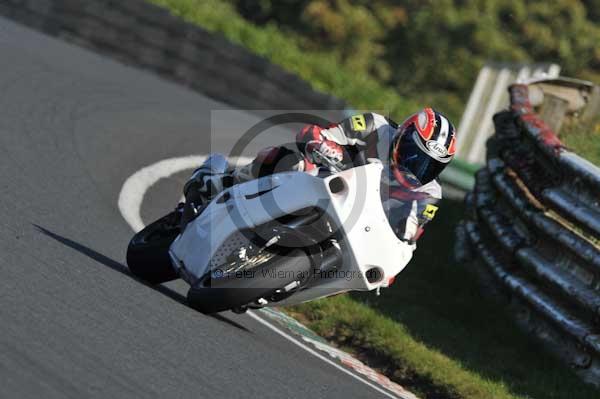 Mallory park Leicestershire;Mallory park photographs;Motorcycle action photographs;event digital images;eventdigitalimages;mallory park;no limits trackday;peter wileman photography;trackday;trackday digital images;trackday photos