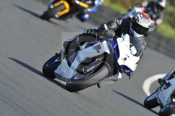 Mallory park Leicestershire;Mallory park photographs;Motorcycle action photographs;event digital images;eventdigitalimages;mallory park;no limits trackday;peter wileman photography;trackday;trackday digital images;trackday photos