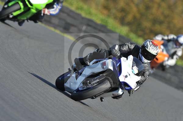 Mallory park Leicestershire;Mallory park photographs;Motorcycle action photographs;event digital images;eventdigitalimages;mallory park;no limits trackday;peter wileman photography;trackday;trackday digital images;trackday photos