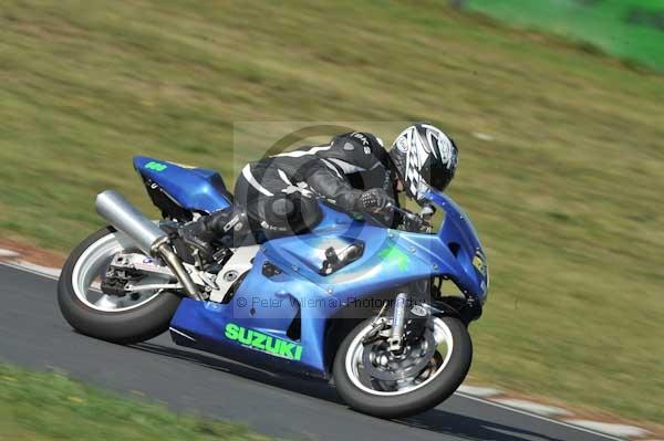 Mallory park Leicestershire;Mallory park photographs;Motorcycle action photographs;event digital images;eventdigitalimages;mallory park;no limits trackday;peter wileman photography;trackday;trackday digital images;trackday photos