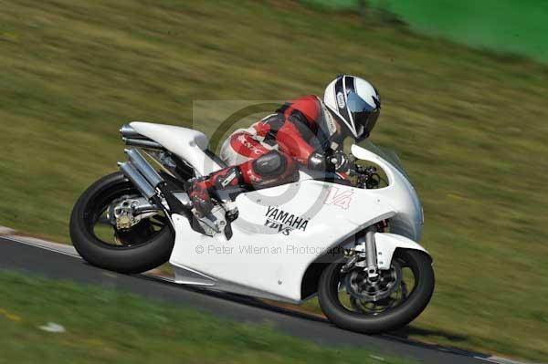 Mallory park Leicestershire;Mallory park photographs;Motorcycle action photographs;event digital images;eventdigitalimages;mallory park;no limits trackday;peter wileman photography;trackday;trackday digital images;trackday photos