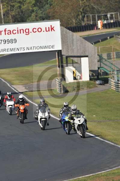 Mallory park Leicestershire;Mallory park photographs;Motorcycle action photographs;event digital images;eventdigitalimages;mallory park;no limits trackday;peter wileman photography;trackday;trackday digital images;trackday photos
