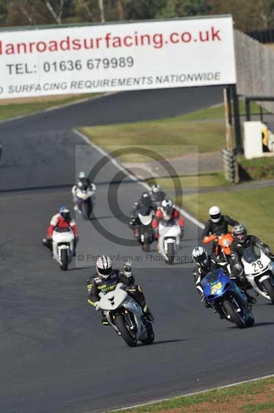 Mallory park Leicestershire;Mallory park photographs;Motorcycle action photographs;event digital images;eventdigitalimages;mallory park;no limits trackday;peter wileman photography;trackday;trackday digital images;trackday photos