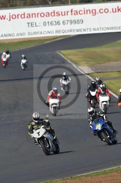 Mallory park Leicestershire;Mallory park photographs;Motorcycle action photographs;event digital images;eventdigitalimages;mallory park;no limits trackday;peter wileman photography;trackday;trackday digital images;trackday photos