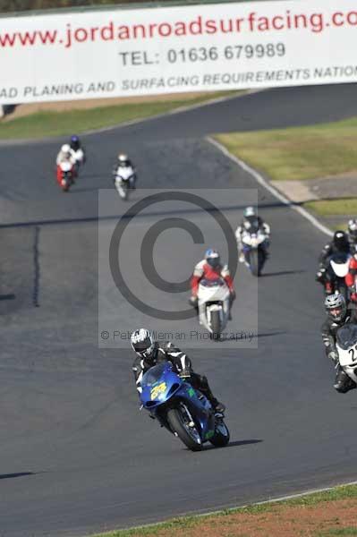 Mallory park Leicestershire;Mallory park photographs;Motorcycle action photographs;event digital images;eventdigitalimages;mallory park;no limits trackday;peter wileman photography;trackday;trackday digital images;trackday photos