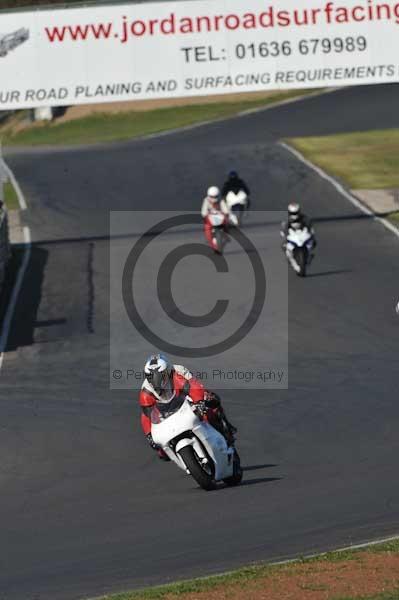 Mallory park Leicestershire;Mallory park photographs;Motorcycle action photographs;event digital images;eventdigitalimages;mallory park;no limits trackday;peter wileman photography;trackday;trackday digital images;trackday photos