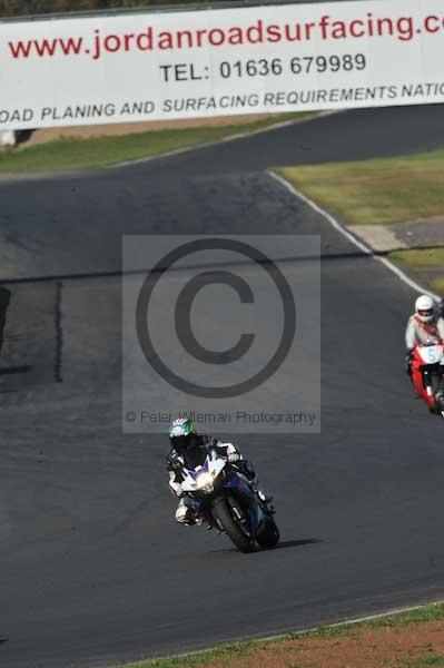 Mallory park Leicestershire;Mallory park photographs;Motorcycle action photographs;event digital images;eventdigitalimages;mallory park;no limits trackday;peter wileman photography;trackday;trackday digital images;trackday photos