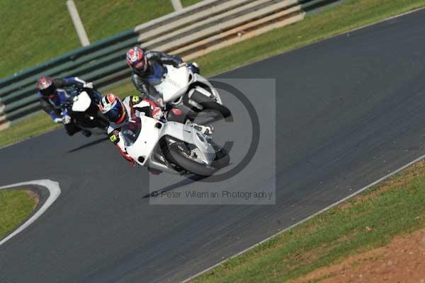Mallory park Leicestershire;Mallory park photographs;Motorcycle action photographs;event digital images;eventdigitalimages;mallory park;no limits trackday;peter wileman photography;trackday;trackday digital images;trackday photos