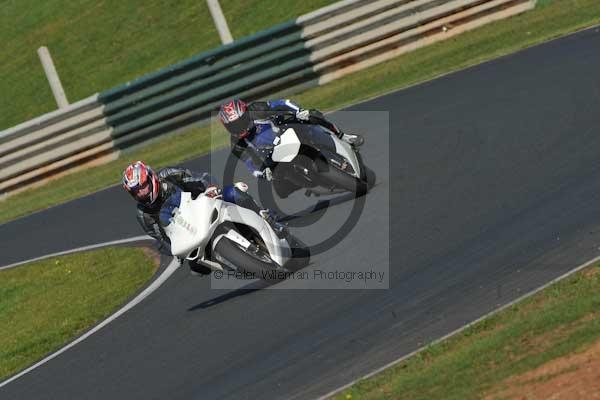 Mallory park Leicestershire;Mallory park photographs;Motorcycle action photographs;event digital images;eventdigitalimages;mallory park;no limits trackday;peter wileman photography;trackday;trackday digital images;trackday photos