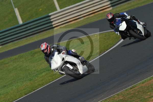 Mallory park Leicestershire;Mallory park photographs;Motorcycle action photographs;event digital images;eventdigitalimages;mallory park;no limits trackday;peter wileman photography;trackday;trackday digital images;trackday photos